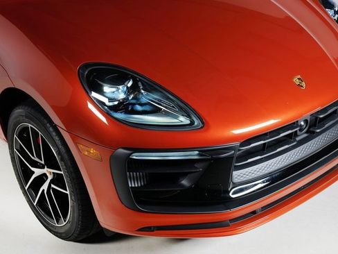 Certified 2024 Porsche Macan S AWD/4WD image 34