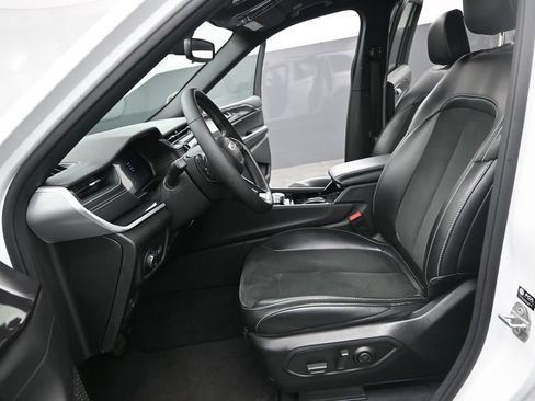 Used 2023 Jeep Grand Cherokee Altitude AWD/4WD image 20