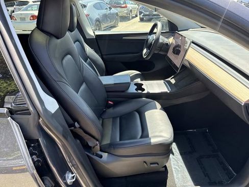 Used 2023 Tesla Model Y 2WD image 9