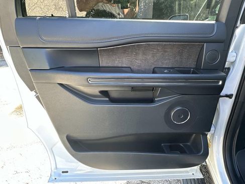 Used 2021 Ford Expedition Max Limited image 23