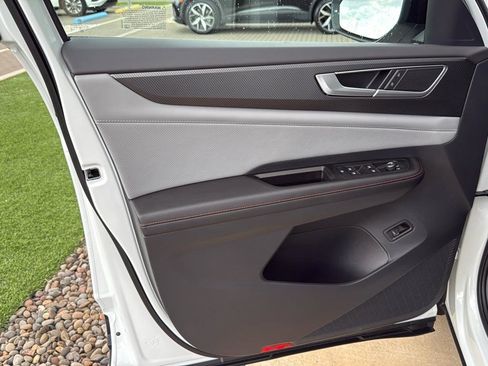 New 2025 Volkswagen Atlas Peak Edition SE image 9