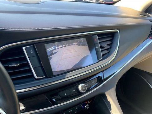 Used 2018 Buick Enclave Essence FWD image 22