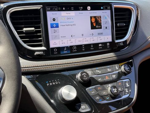 Certified 2023 Chrysler Pacifica Pinnacle FWD image 18