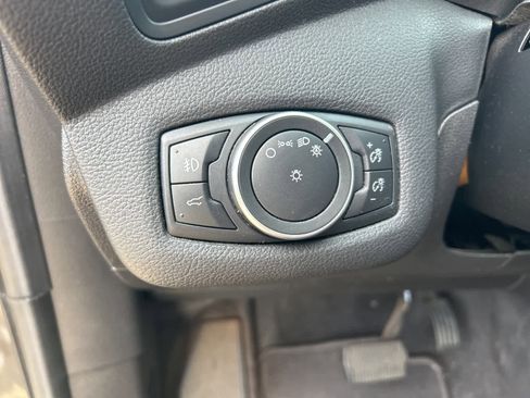 Used 2018 Ford Escape SE image 21