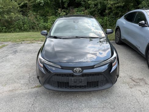 Used 2020 Toyota Corolla LE w/ LE Premium Package FWD image 3