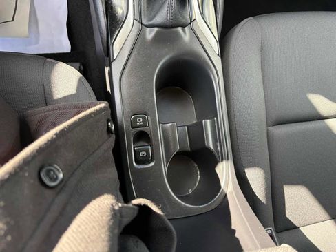 Used 2025 Toyota Corolla LE image 20