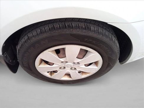 Used 2010 Hyundai Accent GS FWD image 10