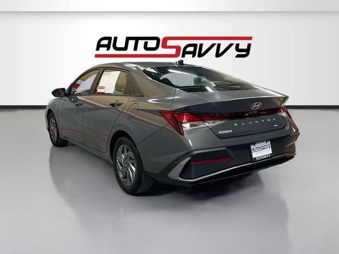 Used 2024 Hyundai Elantra SEL FWD image 5