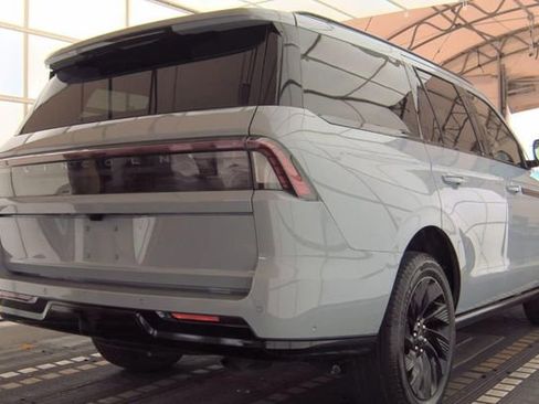 Used 2025 Lincoln Navigator Reserve w/ Jet Appearance Package AWD/4WD image 4