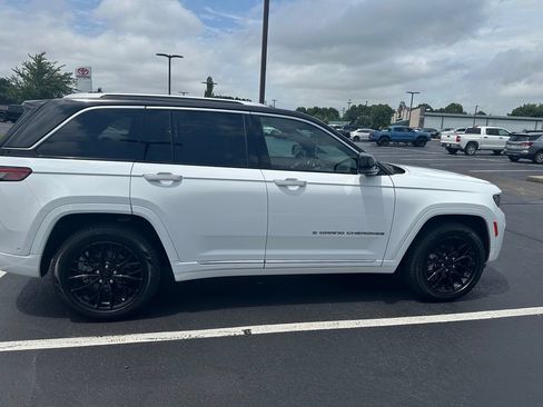 Used 2022 Jeep Grand Cherokee Summit w/ Adv Protech Group IV AWD/4WD image 7