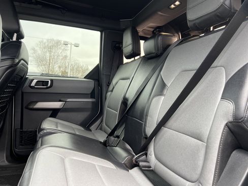 Used 2023 Ford Bronco Everglades image 13