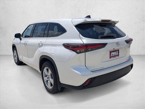 Used 2024 Toyota Highlander LE AWD/4WD image 8