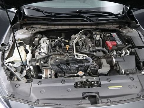 Used 2024 Nissan Altima 2.5 SV FWD image 12