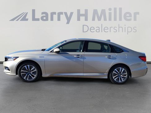 Used 2020 Honda Accord Touring image 2