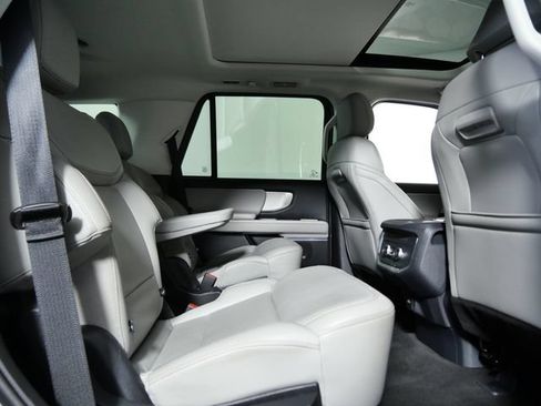 Certified 2025 Ford Expedition Active AWD/4WD image 9