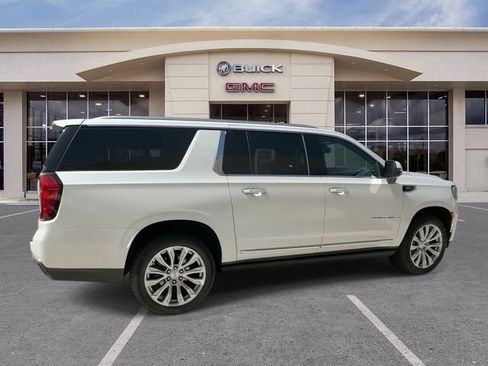 Used 2022 GMC Yukon XL Denali w/ Denali Premium Package AWD/4WD image 15