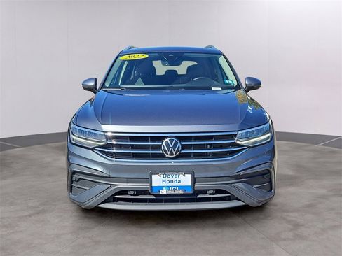 Used 2022 Volkswagen Tiguan SE w/ Panoramic Sunroof Package image 2