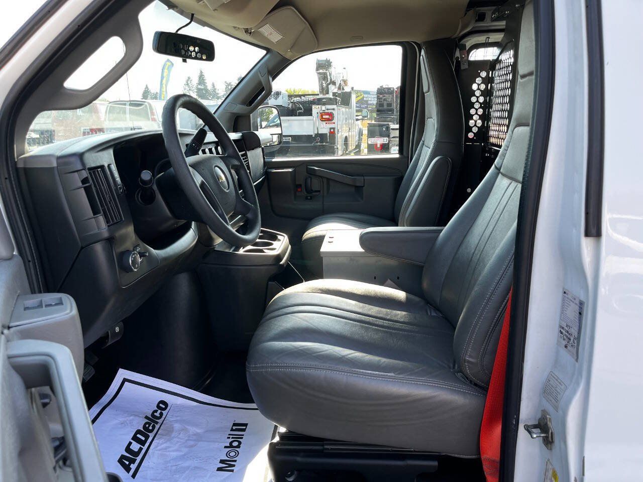 Used 2017 Chevrolet Express 2500 RWD image 10