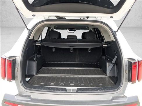 Used 2023 Kia Sorento LX image 19