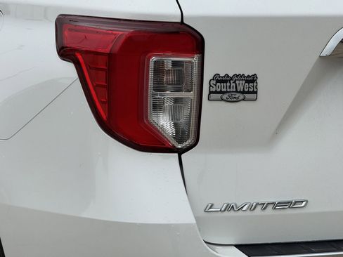 Used 2022 Ford Explorer Limited w/ Limited Technology Package RWD image 11