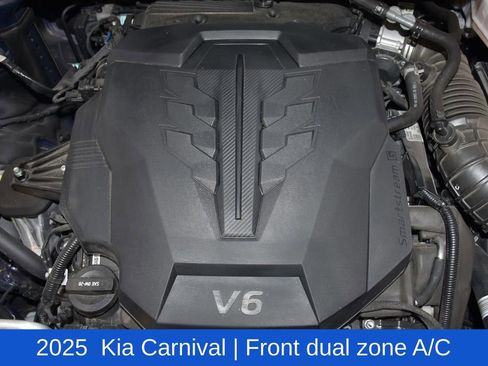 Used 2025 Kia Carnival FWD image 7