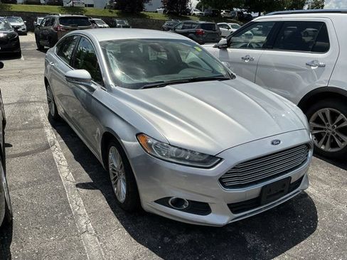 Used 2014 Ford Fusion SE w/ Equipment Group 202A FWD image 4