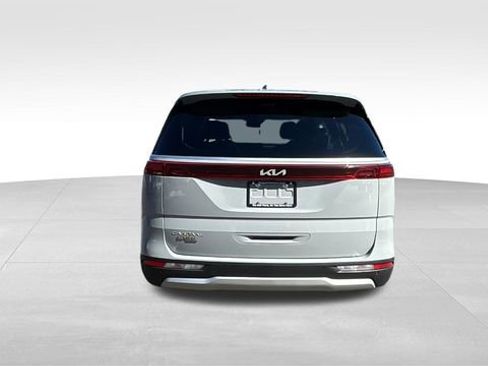 Used 2024 Kia Carnival EX image 7