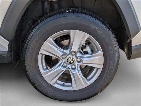 Used 2025 Toyota RAV4 XLE AWD/4WD image 3