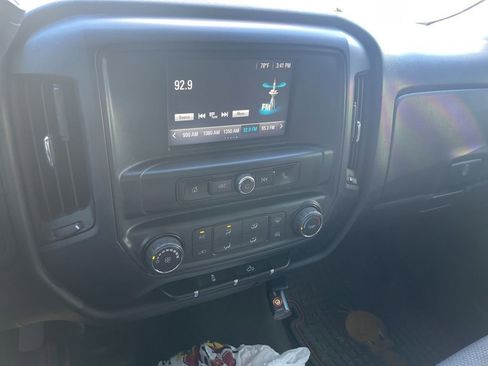 Used 2018 Chevrolet Silverado 1500 Custom w/ Trailering Package image 9