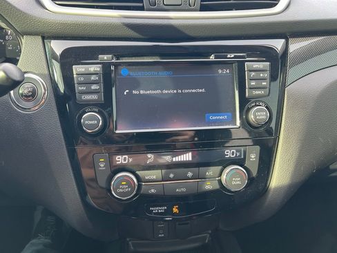 Used 2016 Nissan Rogue SL w/ SL Premium Package image 32