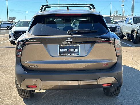 New 2026 Nissan Kicks SR w/ Cold Weather Package image 7