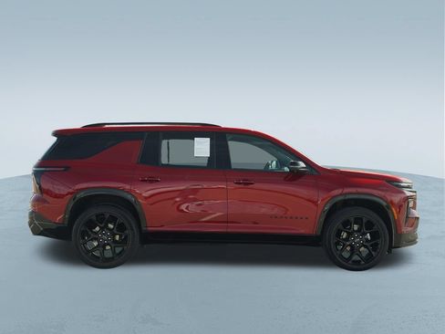 Used 2025 Chevrolet Traverse RS AWD/4WD image 9