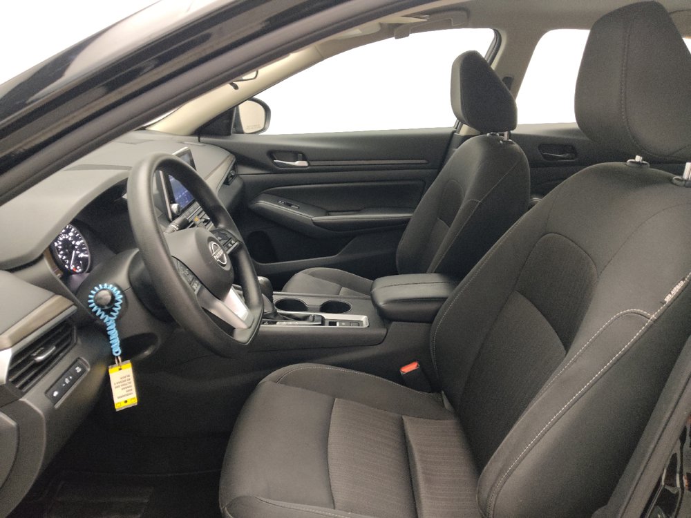 Used 2025 Nissan Altima 2.5 SV AWD/4WD image 17