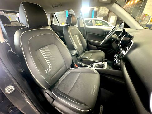 Used 2024 Hyundai Venue Limited image 24