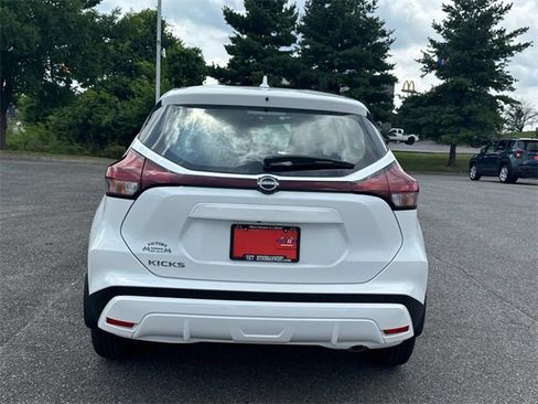 New 2025 Nissan Kicks Play S image 5