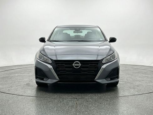 Used 2025 Nissan Altima 2.5 SV image 2