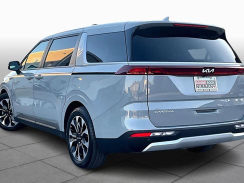 Used 2024 Kia Carnival EX image 12