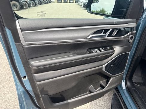 New 2026 Jeep Grand Wagoneer Limited AWD/4WD image 17