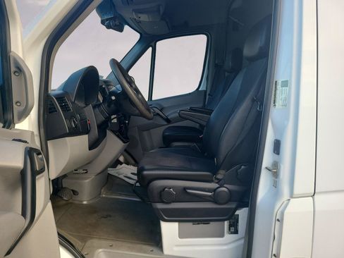 Used 2016 Mercedes-Benz Sprinter 2500 image 11