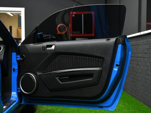 Used 2011 Ford Mustang Shelby GT500 w/ SVT Performance Pkg image 33