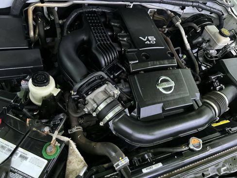 Used 2016 Nissan Frontier SV w/ SV Value Truck Package AWD/4WD image 18