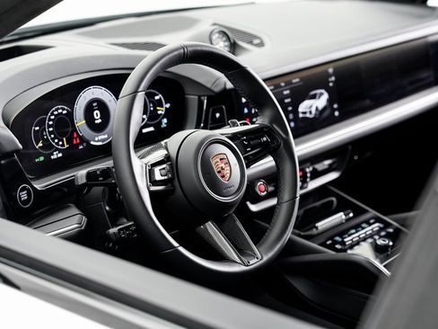 Used 2024 Porsche Cayenne Turbo GT image 9