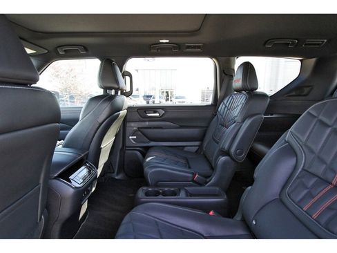 Certified 2026 Nissan Armada PRO-4X image 10