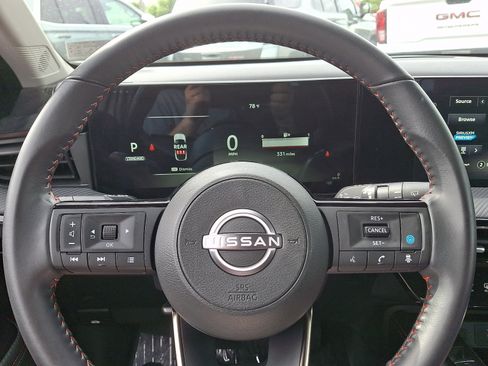 Used 2025 Nissan Kicks SR AWD/4WD image 18