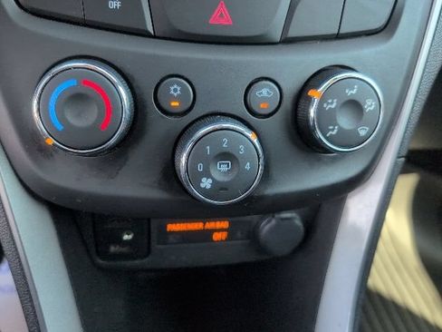 Used 2020 Chevrolet Trax LT w/ LT Convenience Package AWD/4WD image 27