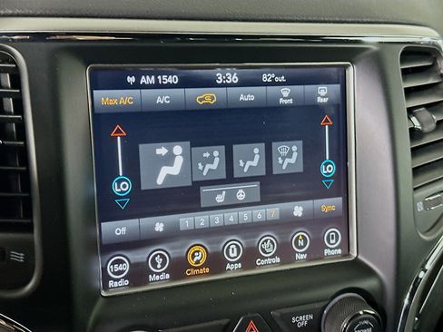 Used 2018 Jeep Grand Cherokee Limited image 23