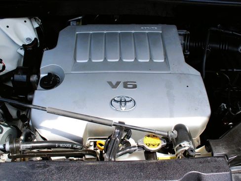 Used 2012 Toyota Highlander SE FWD image 13