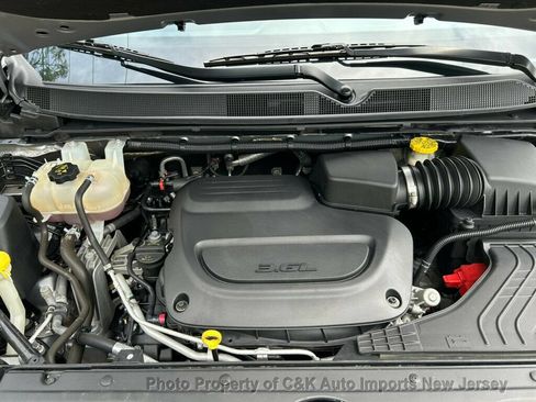 Used 2020 Chrysler Voyager L FWD image 47