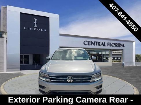 Used 2021 Volkswagen Tiguan SE w/ Panoramic Sunroof Package FWD image 2