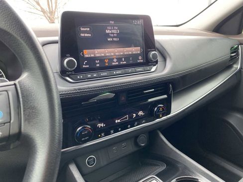 Used 2021 Nissan Rogue SV image 18